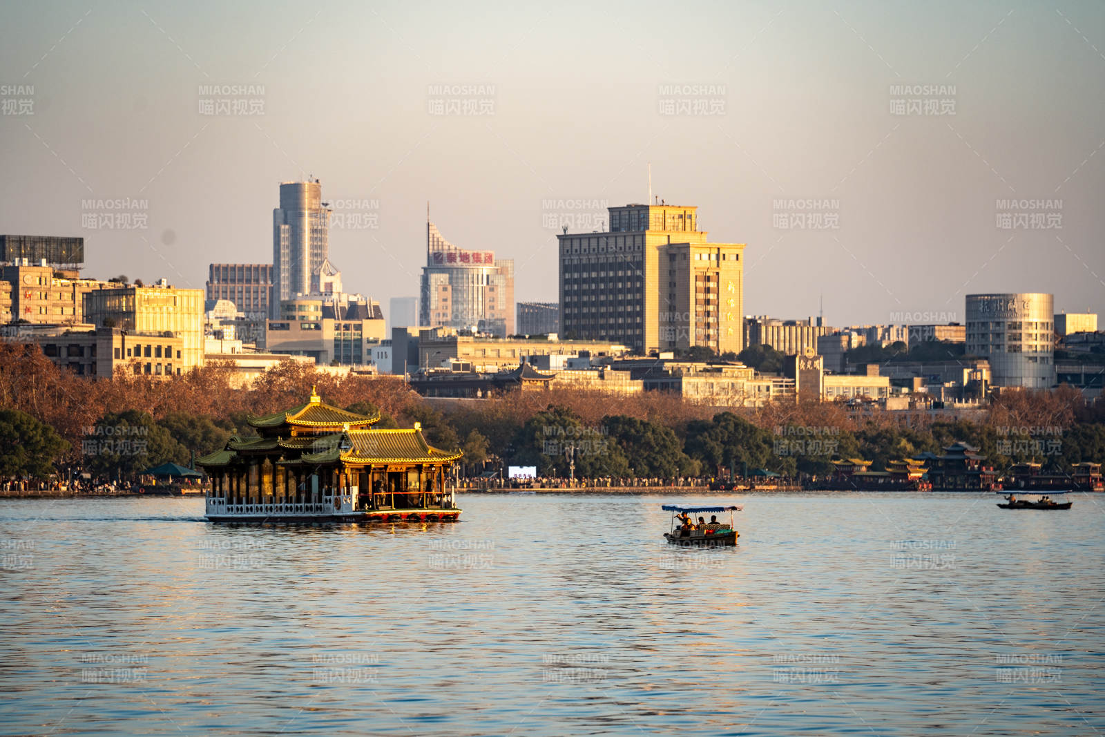 西湖湖畔城市风光图片