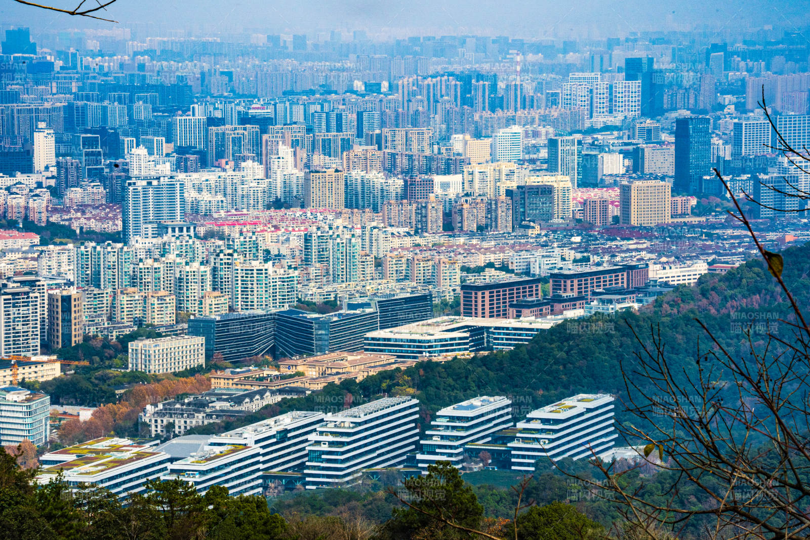 杭州北高峰城市全景俯瞰图片