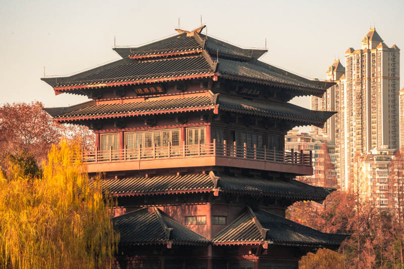 合肥逍遥津古塔映秋色图片