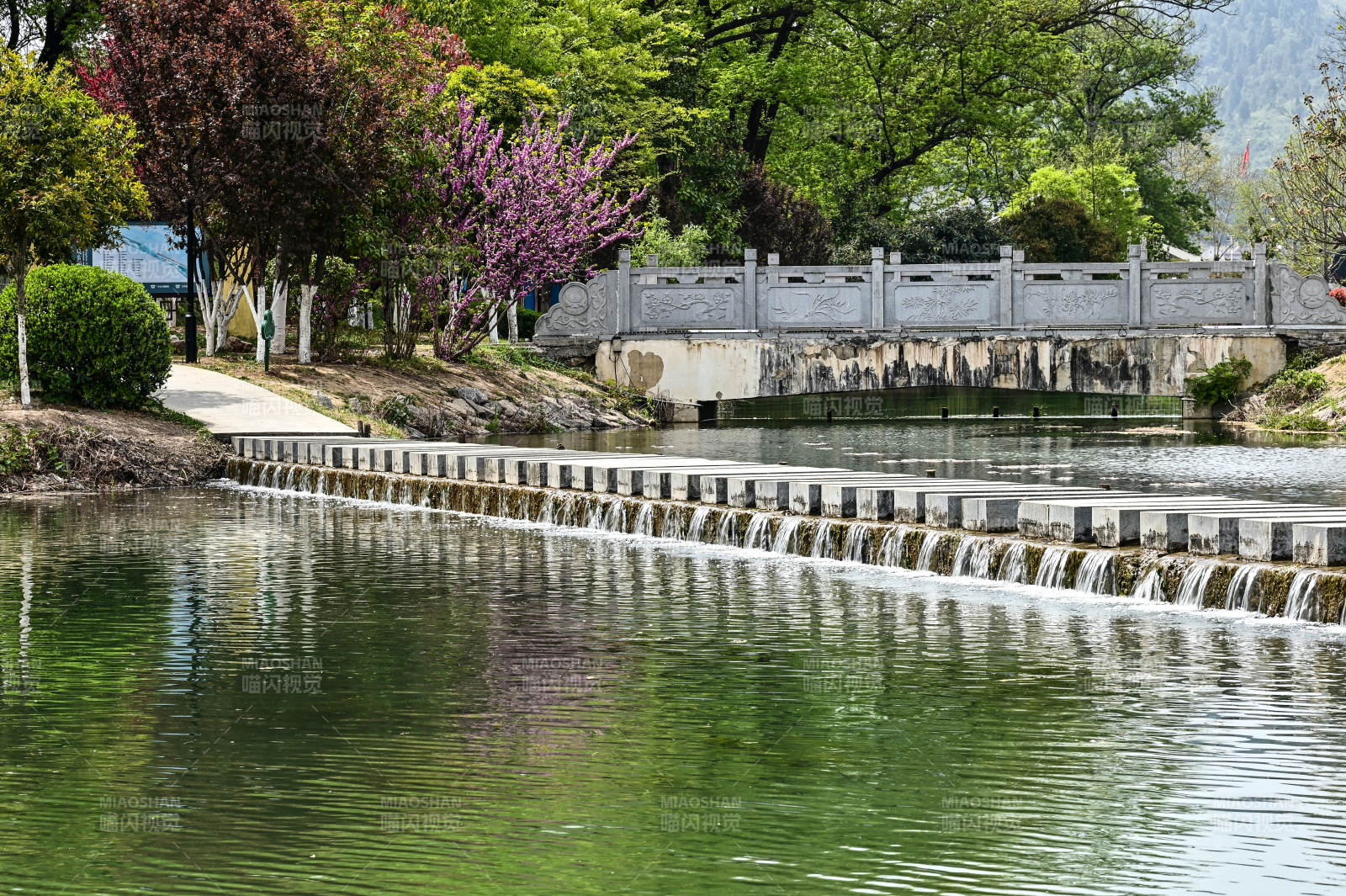 湖北南漳县水镜公园景观图片