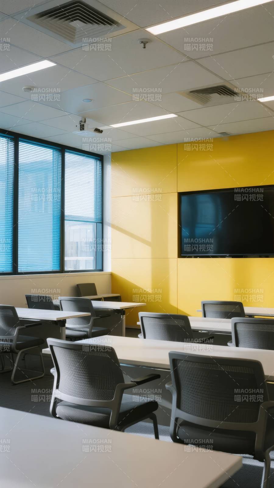现代教室明亮温馨图片