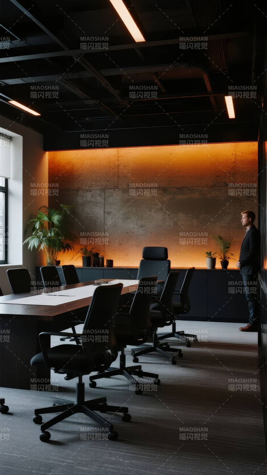现代会议室静谧一角图片