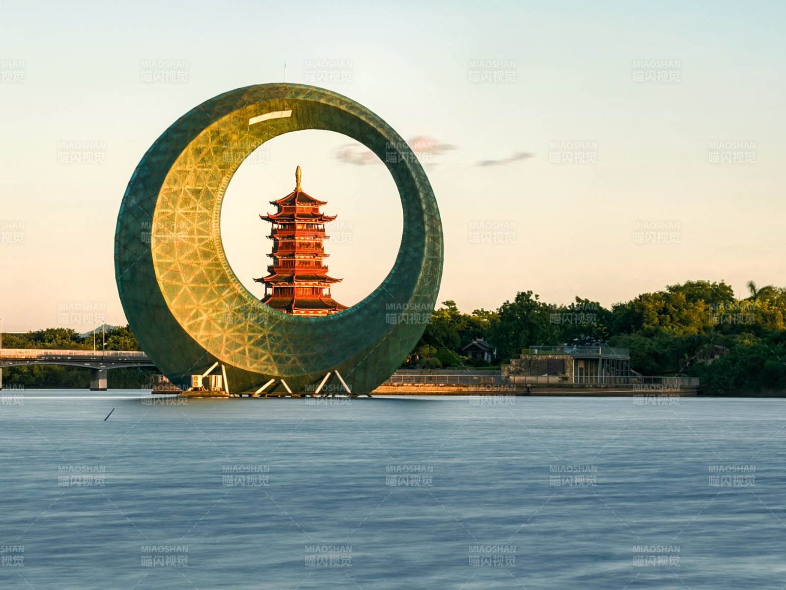 夕照厦门日月环图片