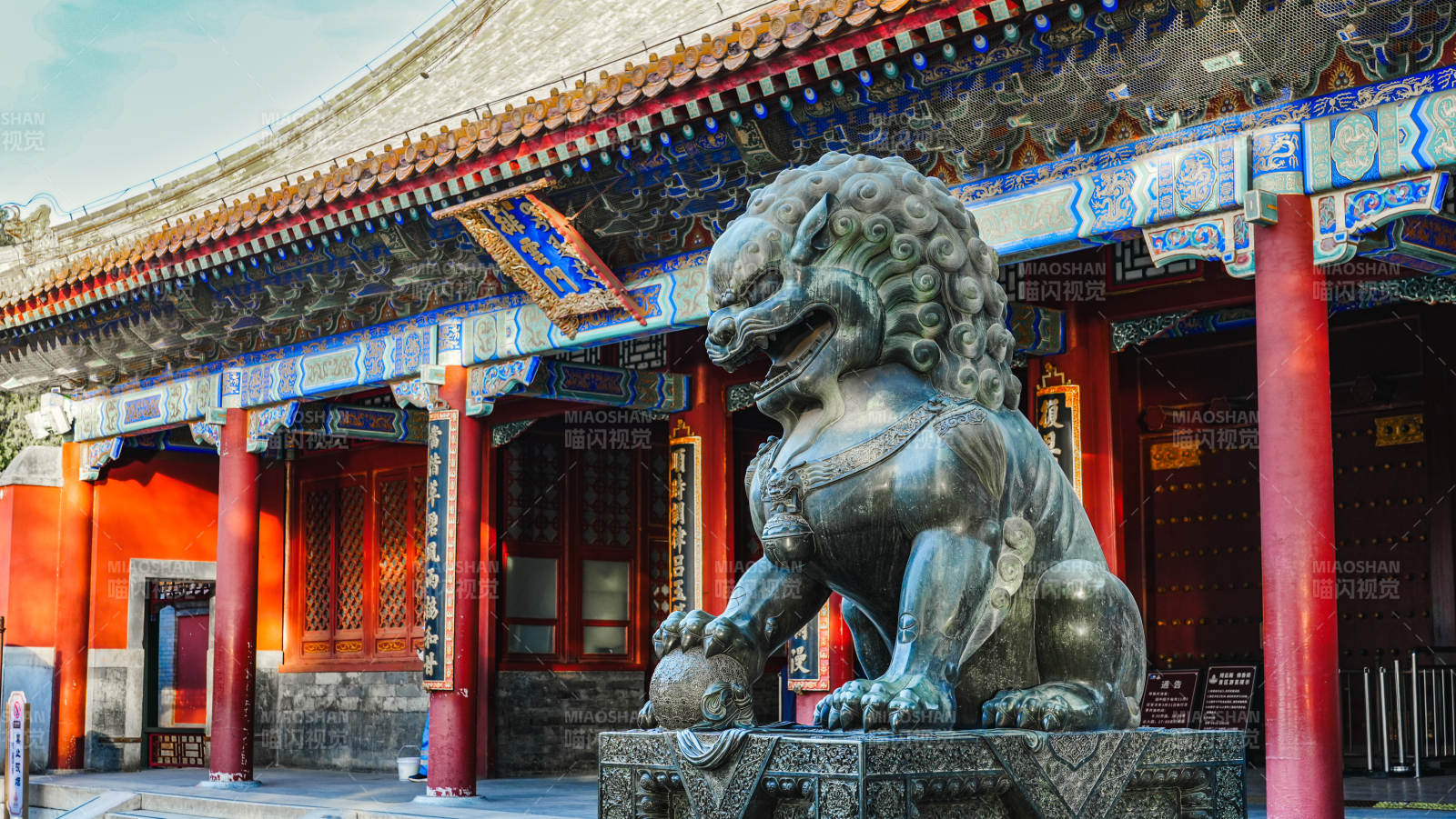 颐和园佛香阁古庙石狮守门图片