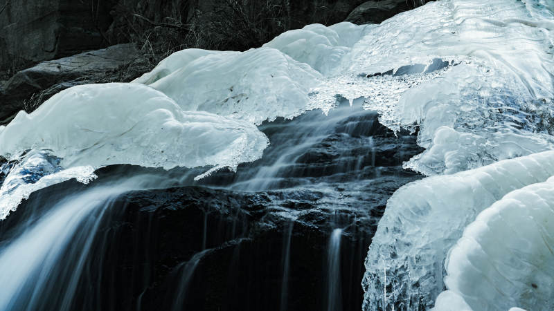 车耳营冰瀑潺潺图片