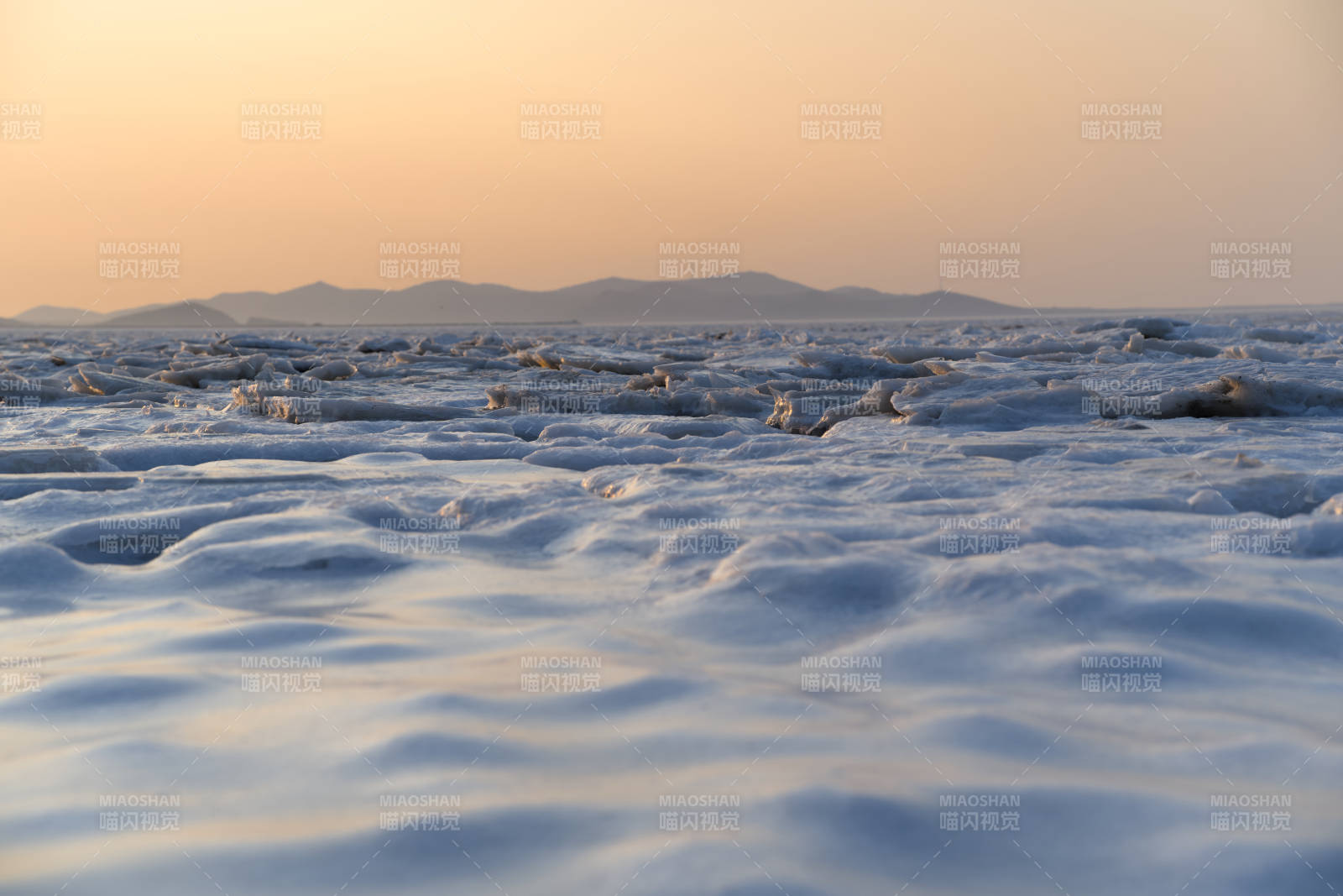 大连雪原晨曦图片