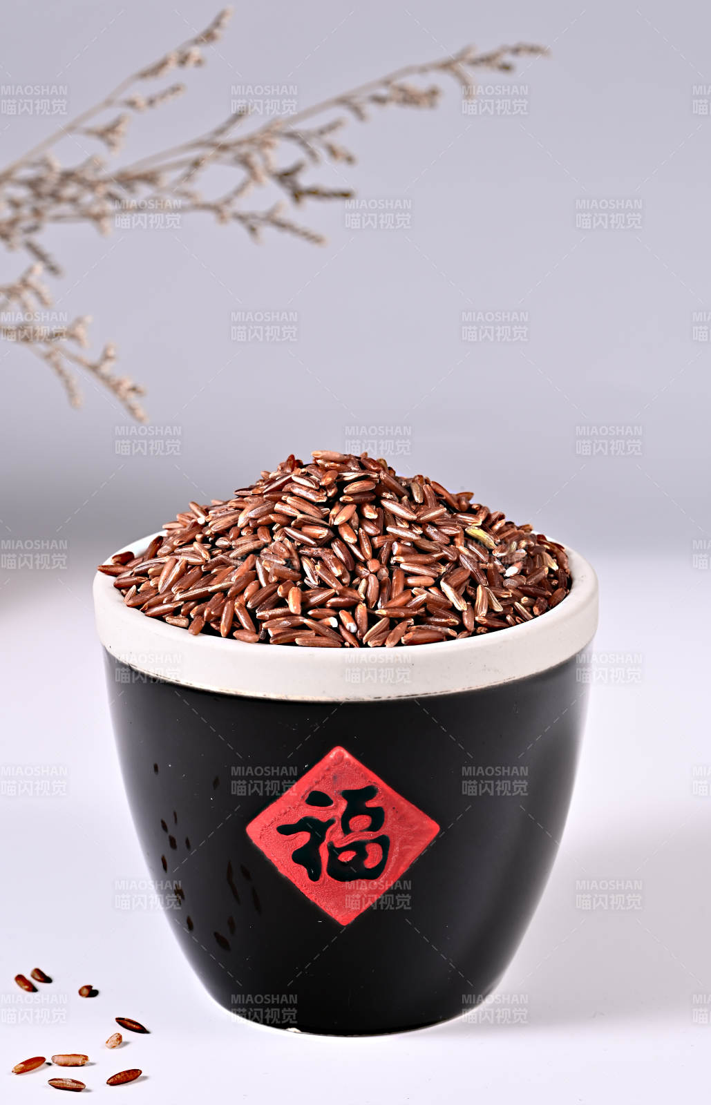 五谷杂粮有机红米特写图片