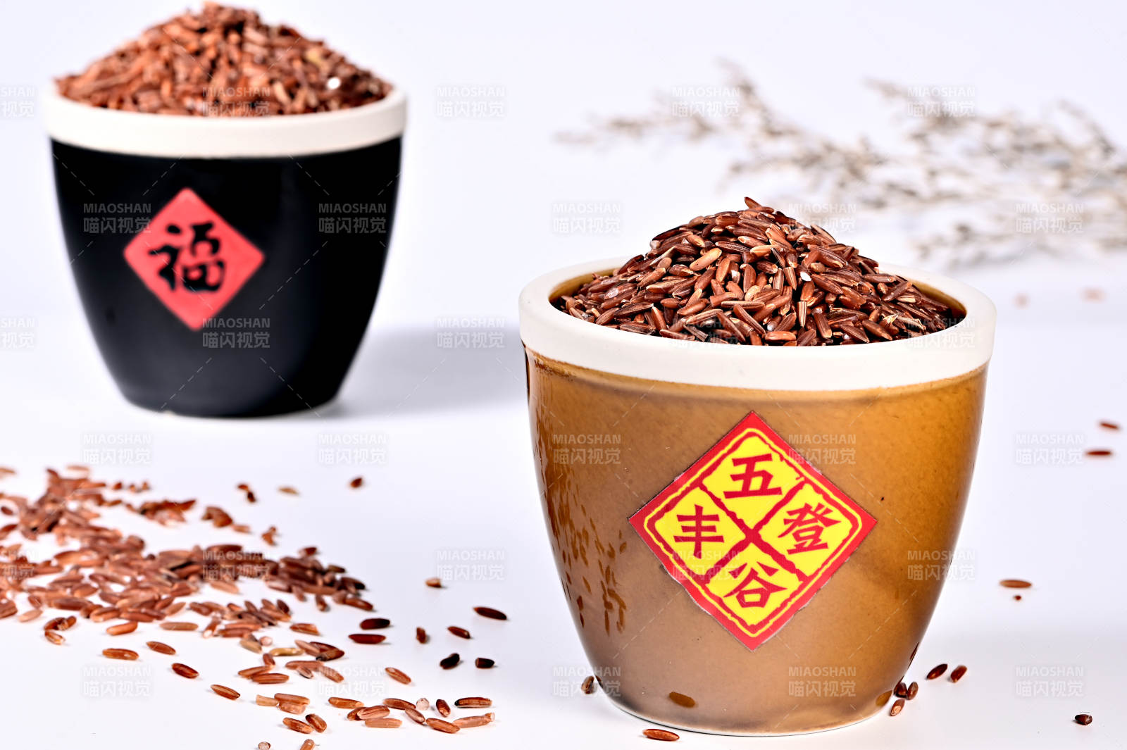 五谷杂粮有机红米特写图片