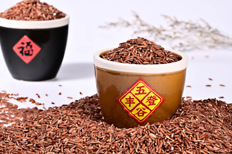 五谷杂粮有机红米特写图片