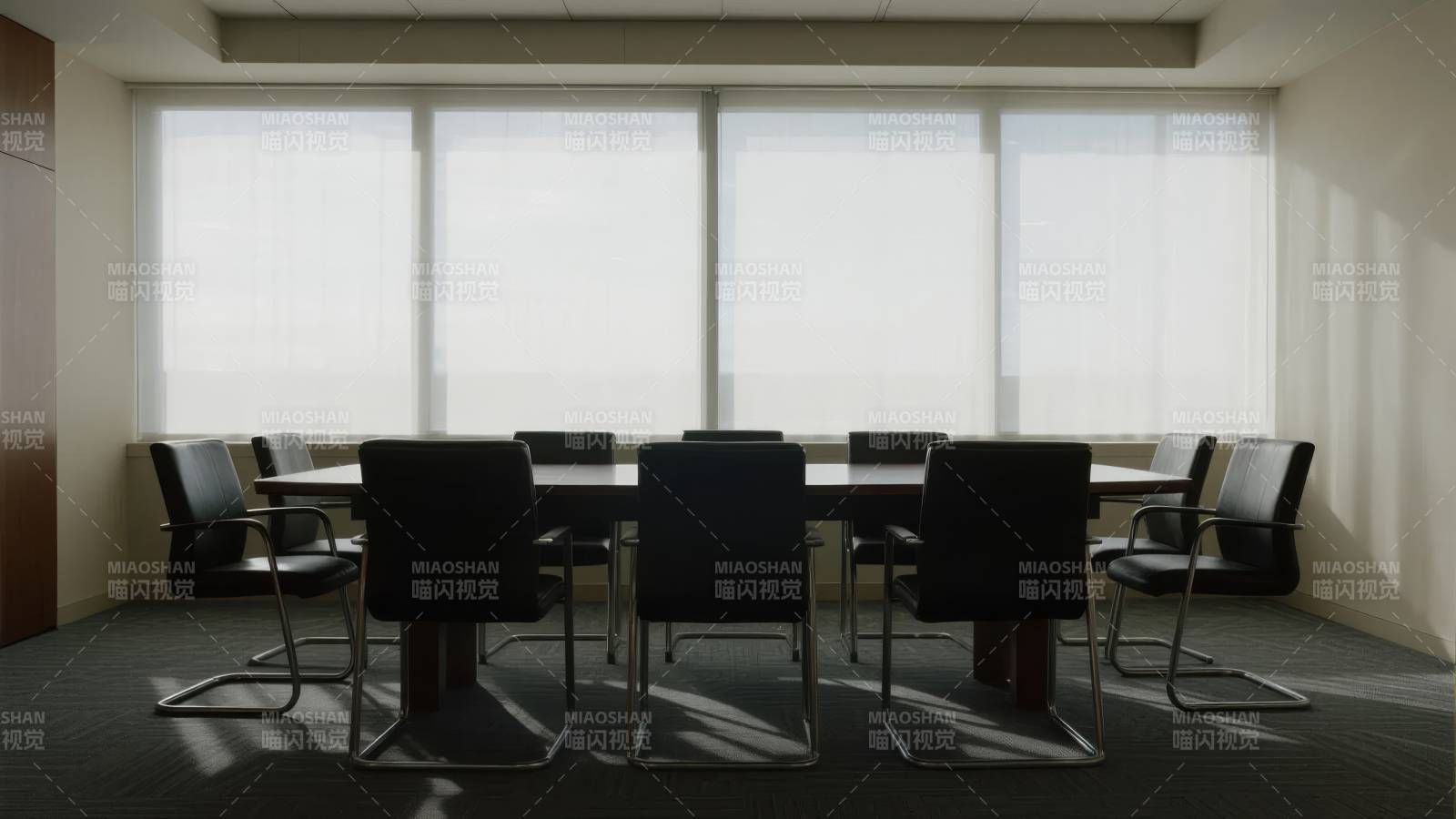 现代会议室静谧一角图片