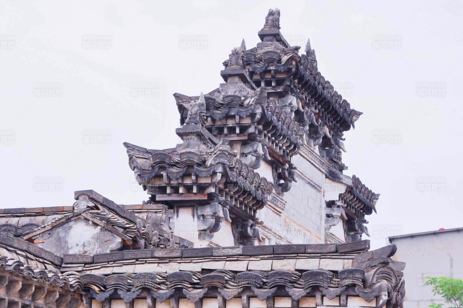 浙江东阳卢宅古建筑飞檐翘角图片