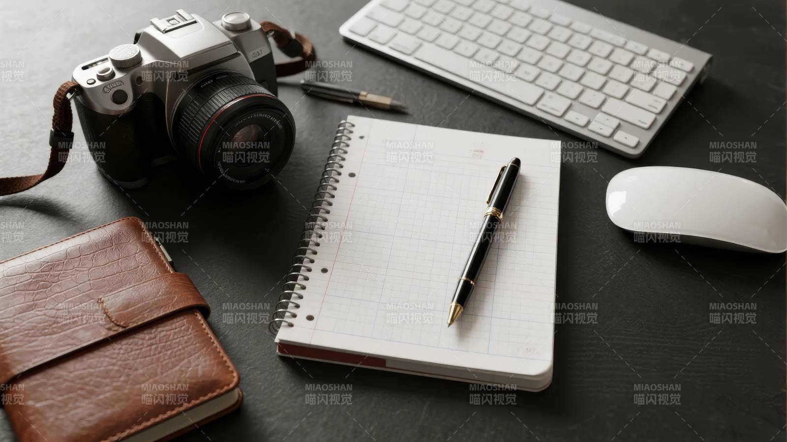 办公桌上的创作时光图片