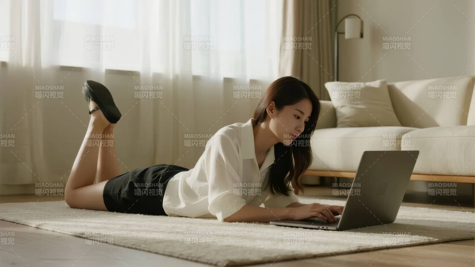 居家办公的宁静时光图片