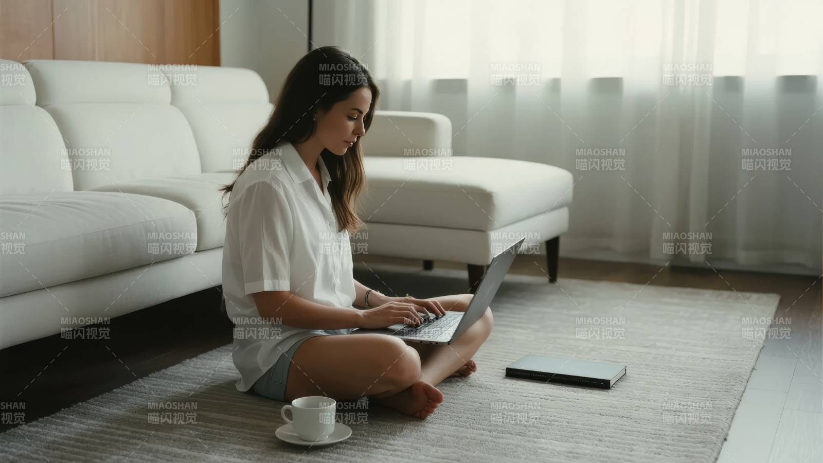 居家办公的宁静时光图片