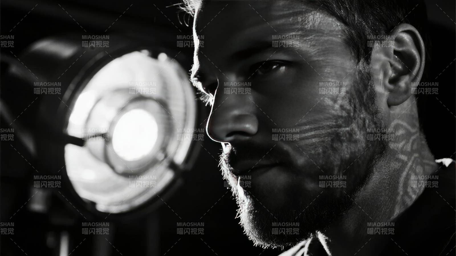 光影中的男子图片