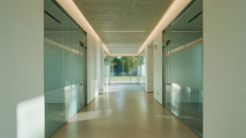 现代办公走廊图片