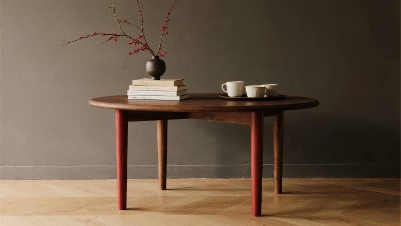 简约木桌静物摆设图片