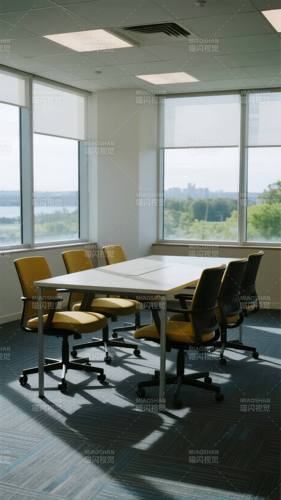 明亮会议室窗景图片