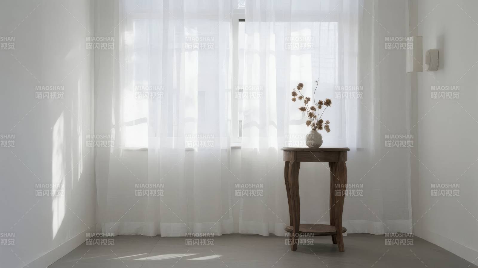 窗边花影静谧时光图片