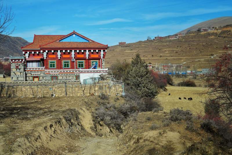 川西藏式建筑山野风光图片