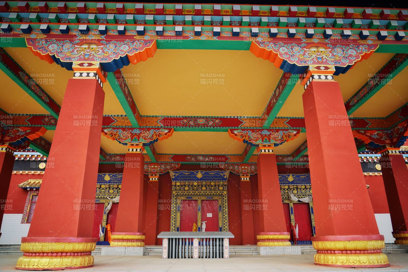 川西藏式宫殿建筑图片