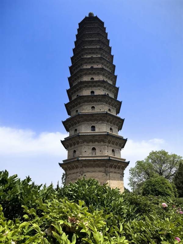 山西双塔寺古塔图片