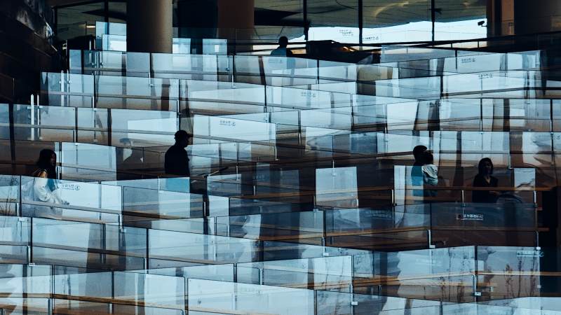 图书馆中光影交错图片