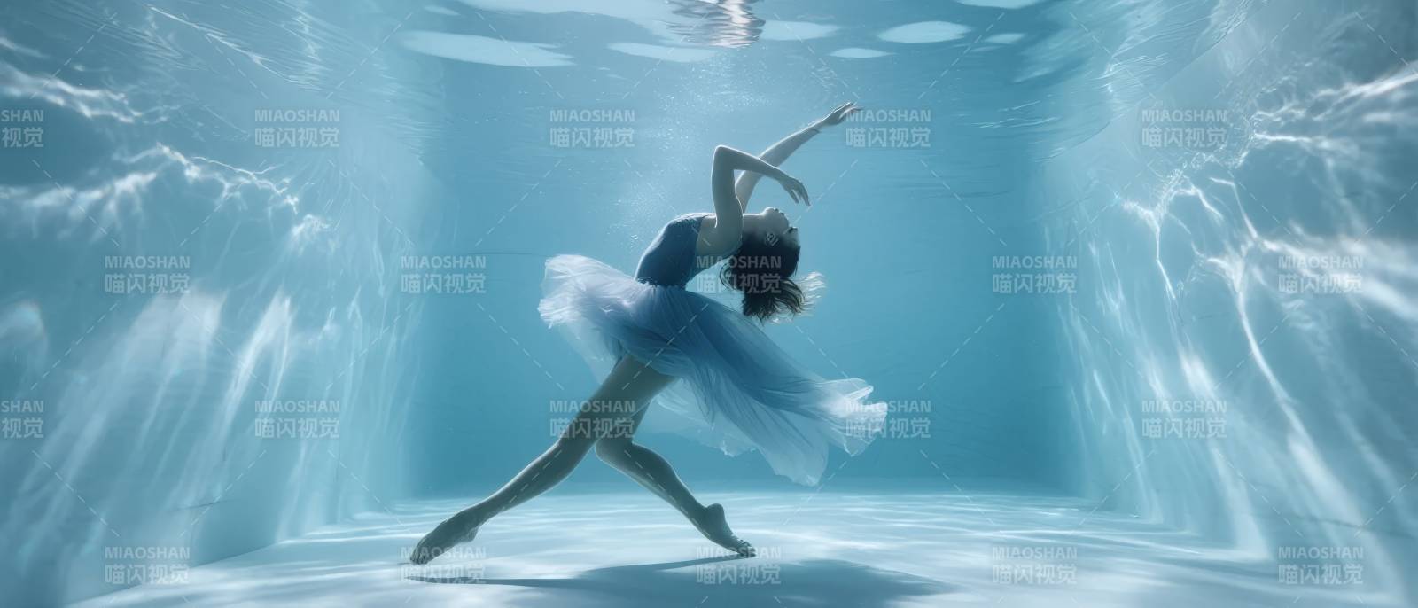 水下芭蕾舞者图片