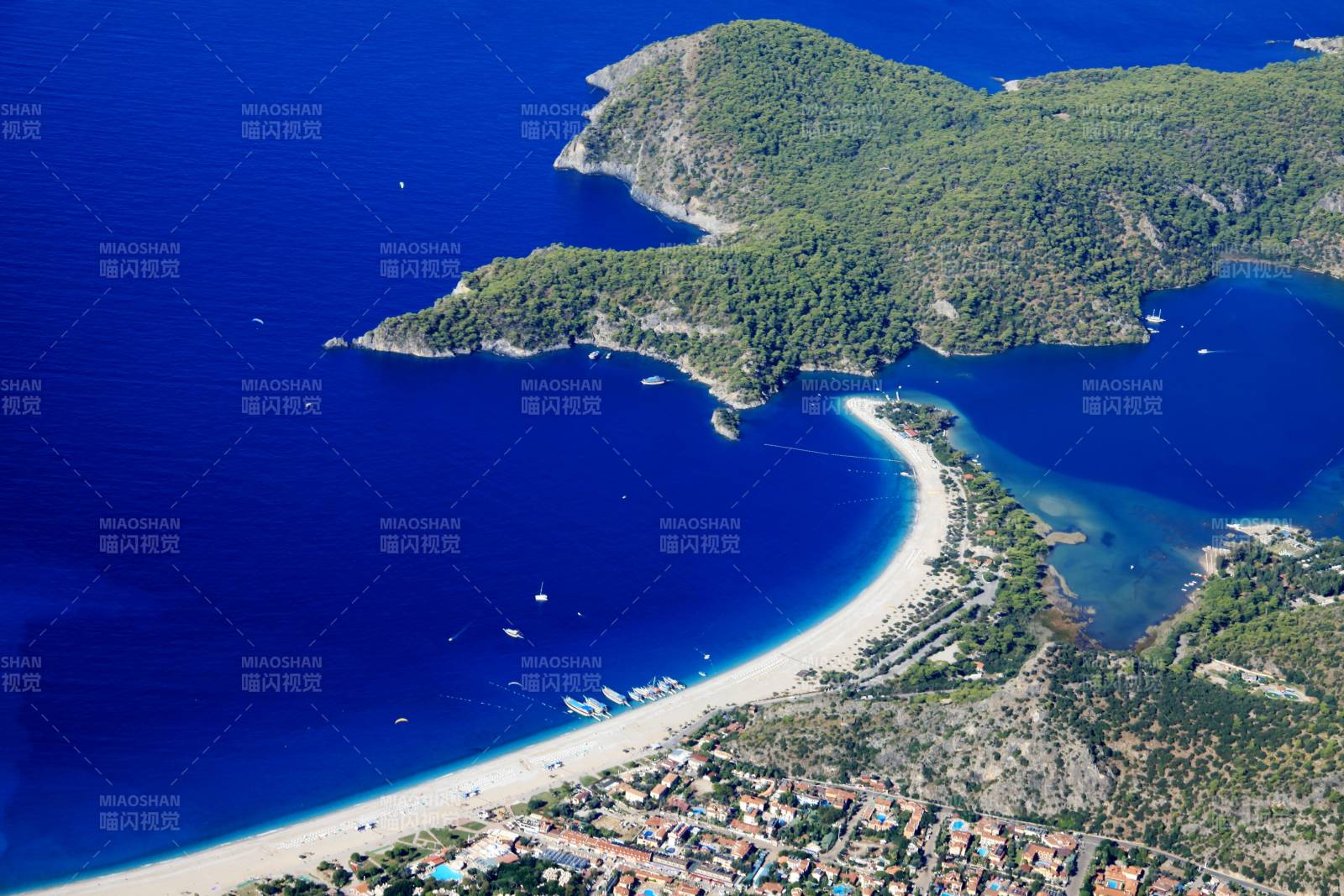 土耳其碧海白沙 绿岛环绕图片