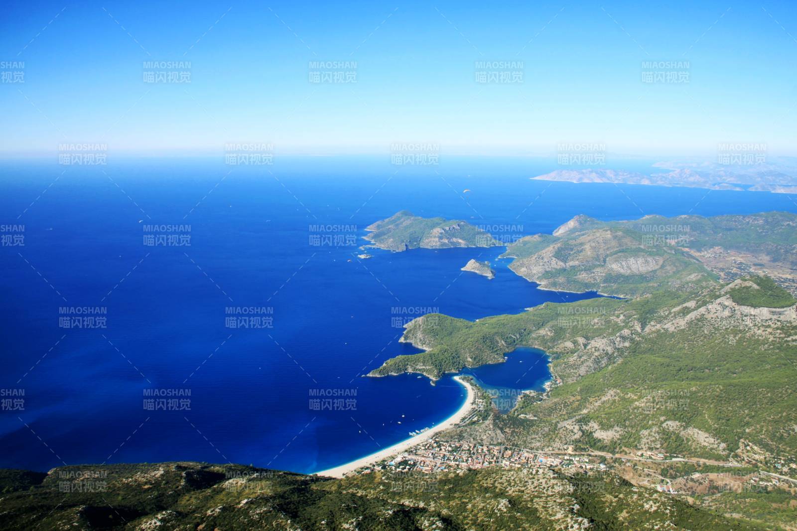 土耳其碧海青山风光旖旎图片