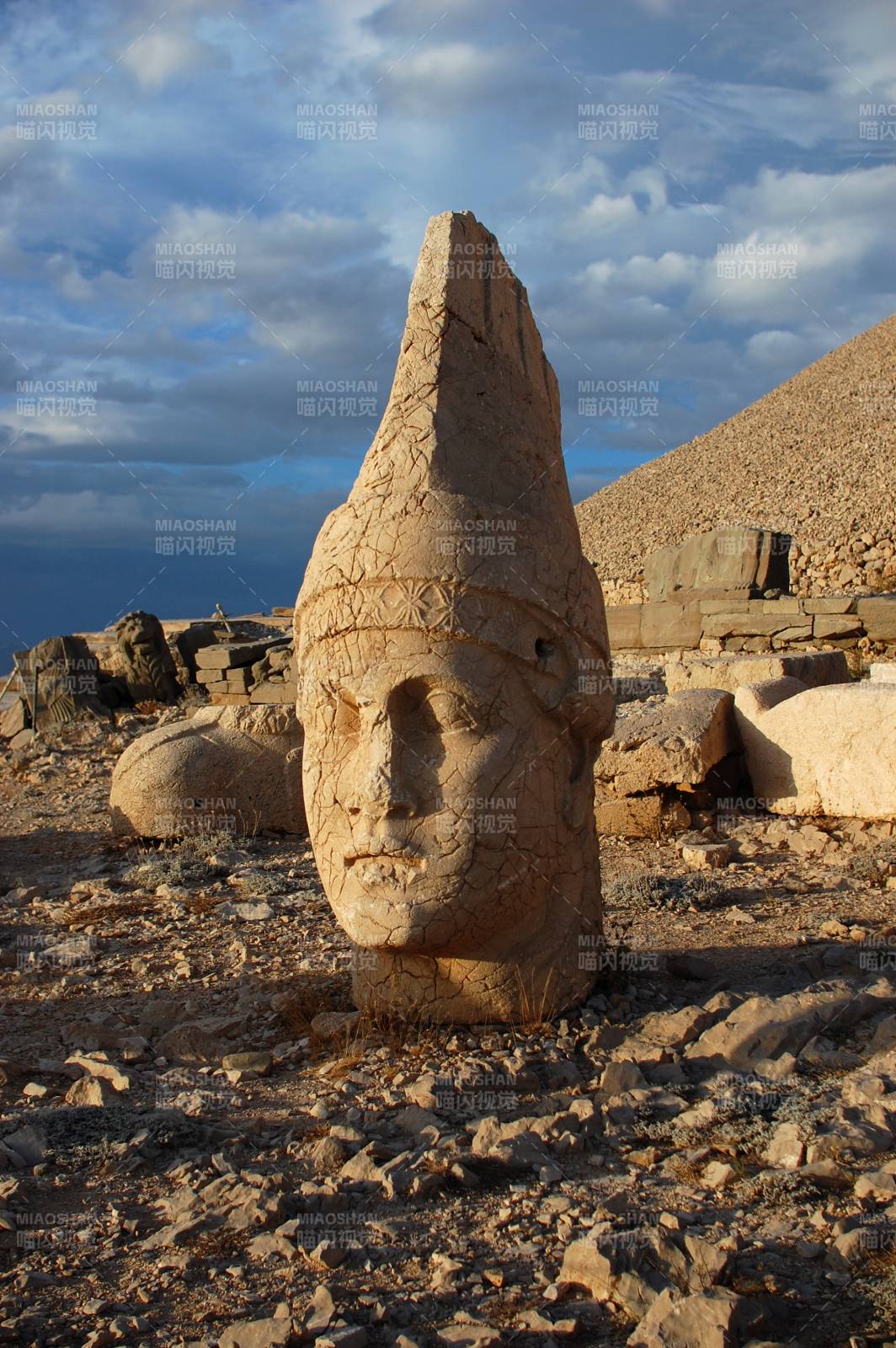 土耳其古老石雕头像图片