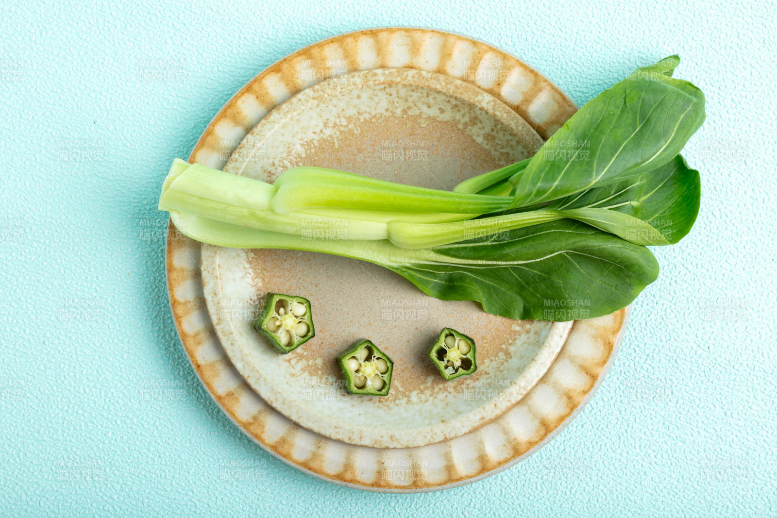 青菜与秋葵片图片