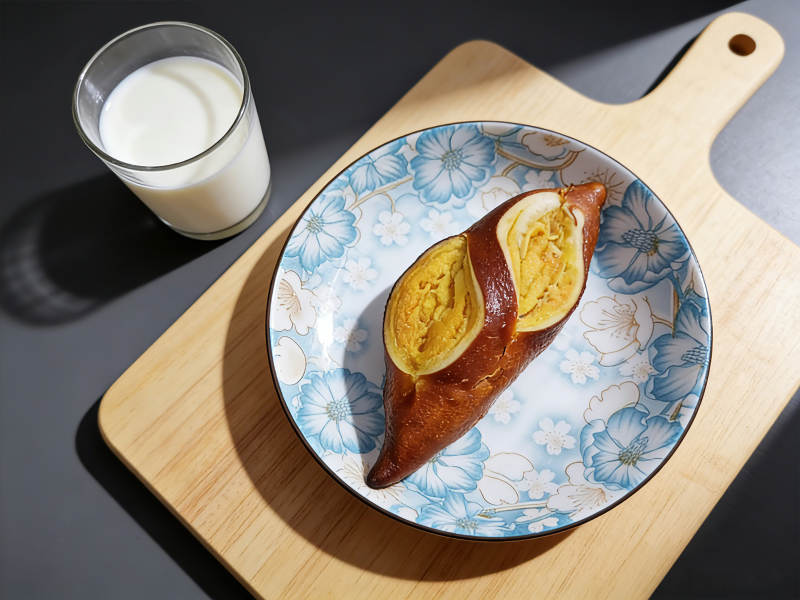 碱水面包棒配牛奶图片