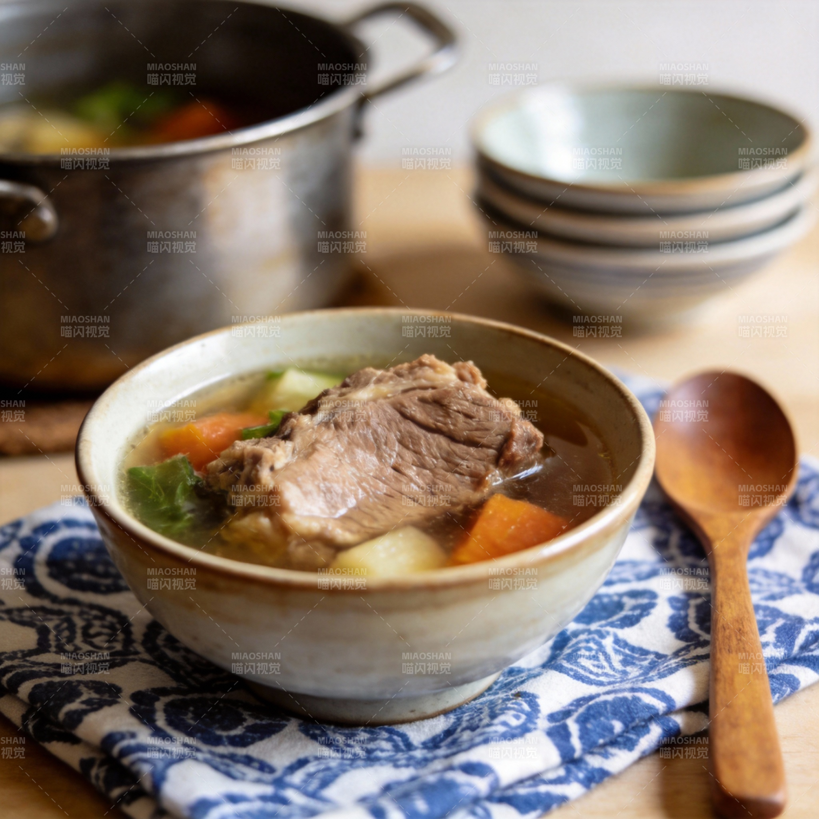 暖心炖肉汤图片