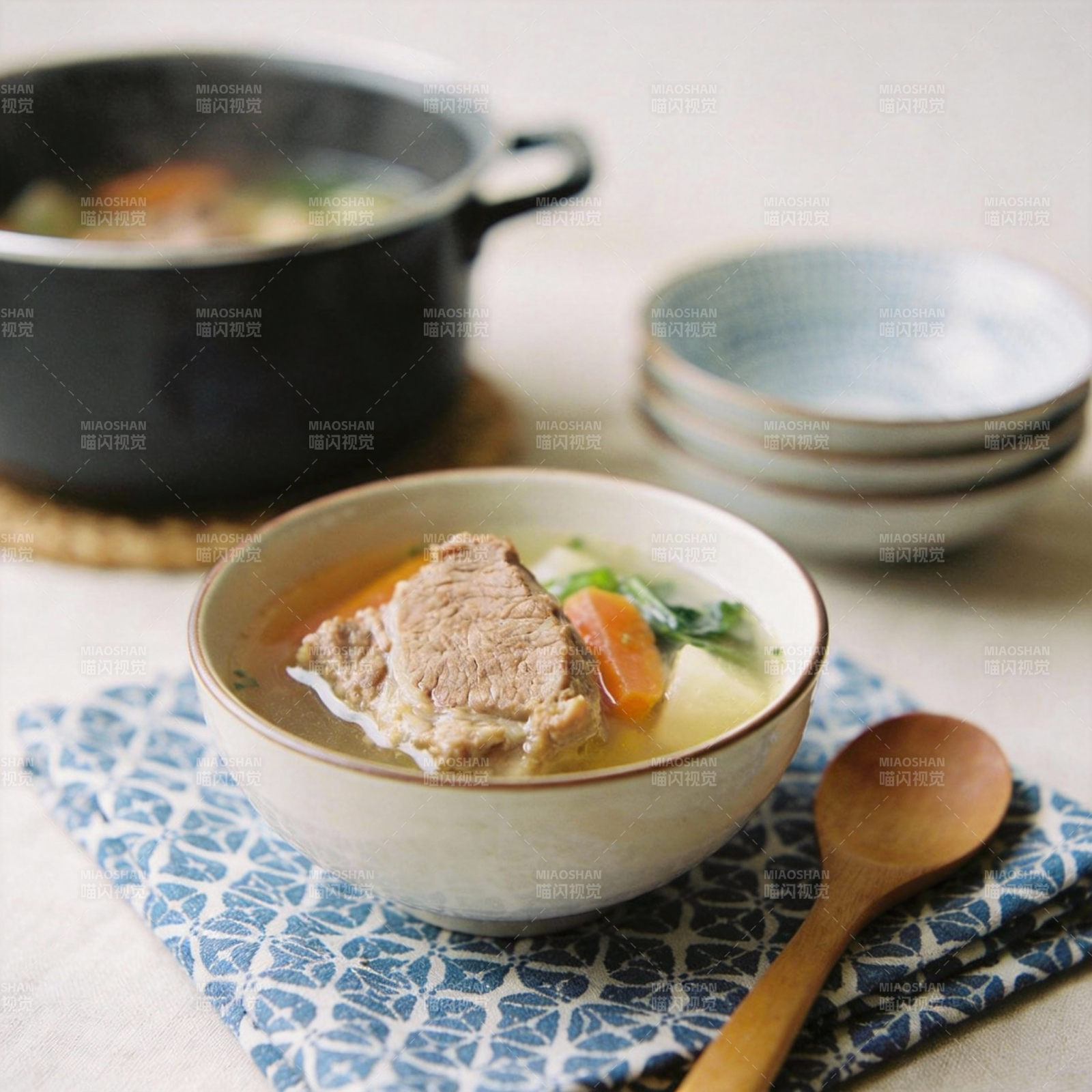 清炖肉汤 暖心美味图片