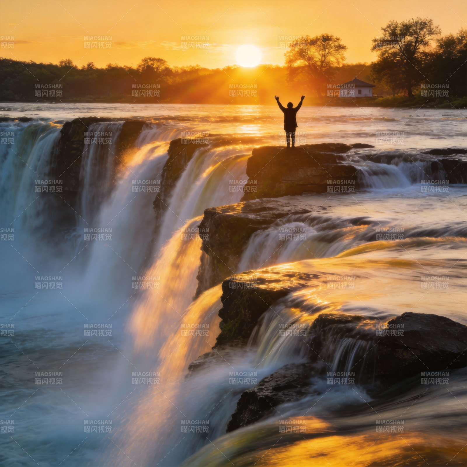 日落瀑布剪影图片