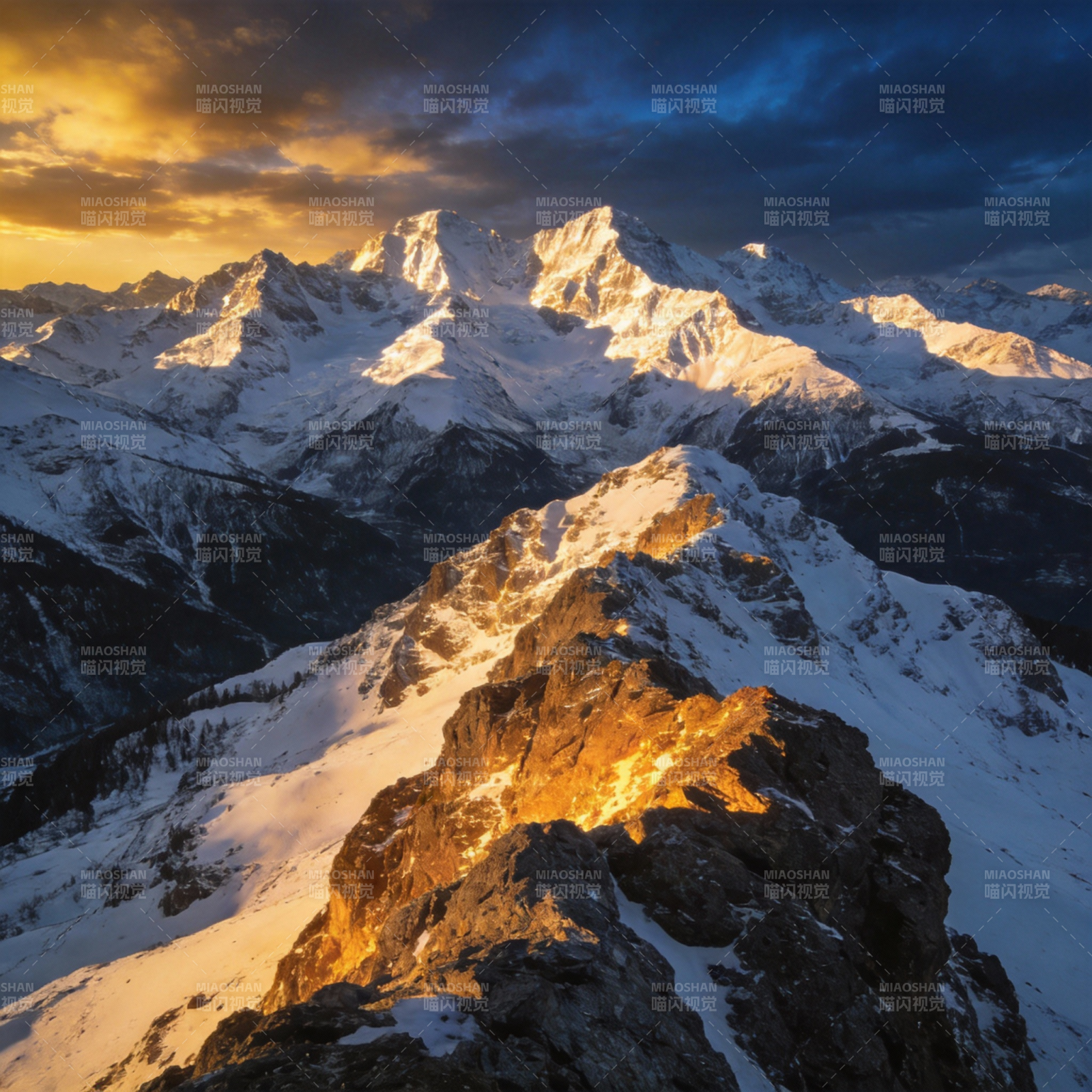 雪山日出壮丽景色图片