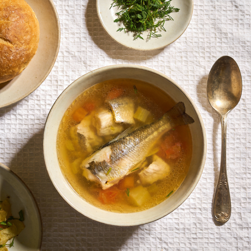 鱼汤配面包图片