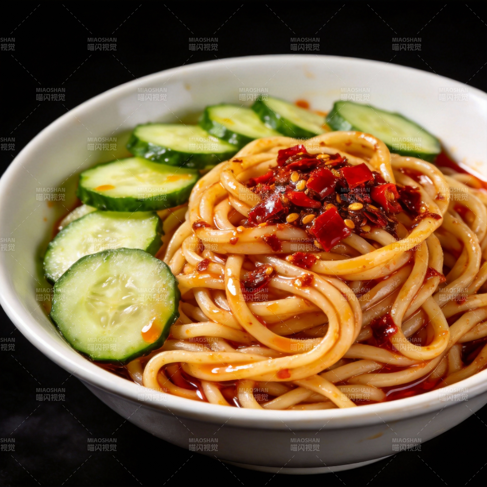 辣味拌面配黄瓜图片
