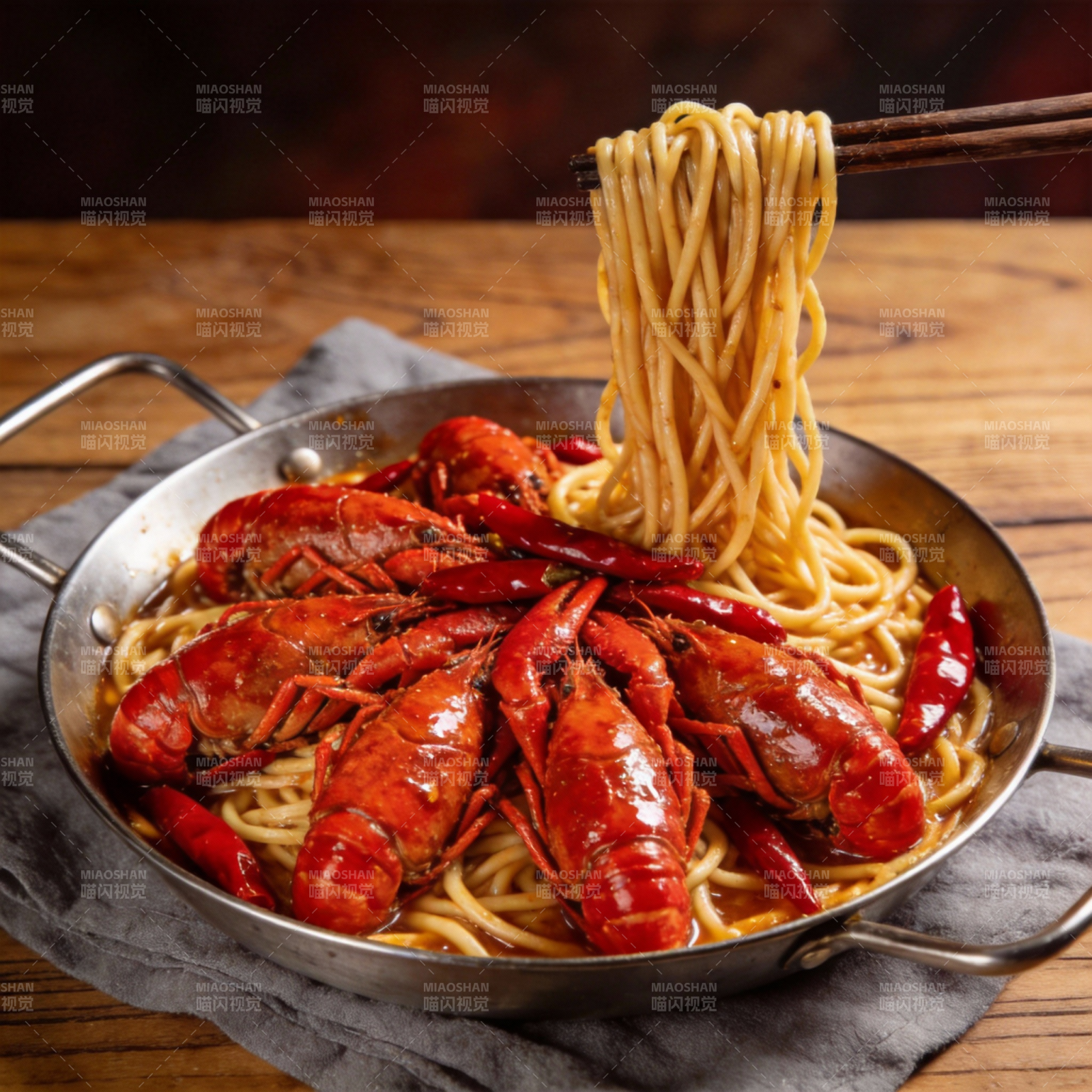 麻辣小龙虾面图片
