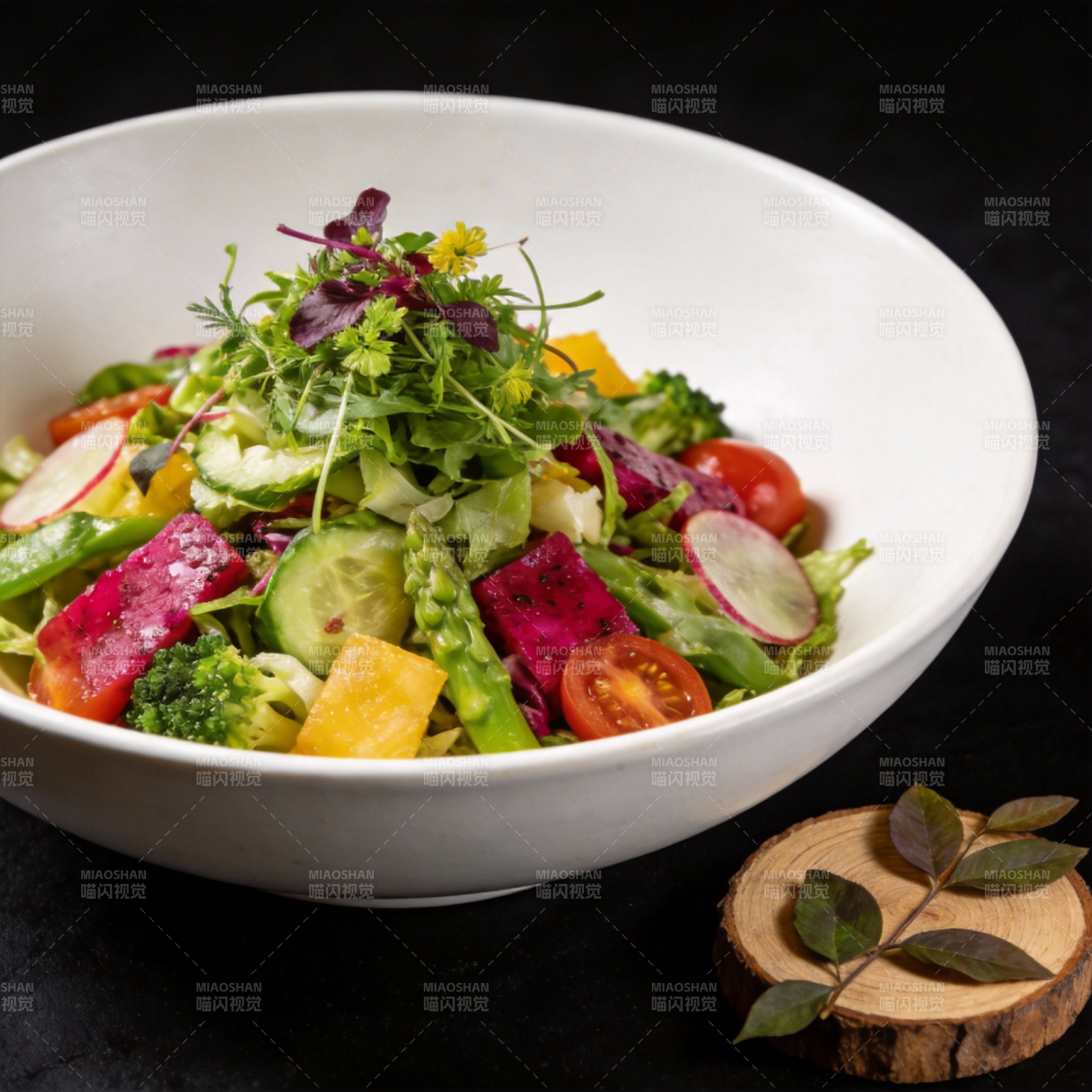 色彩缤纷沙拉碗图片
