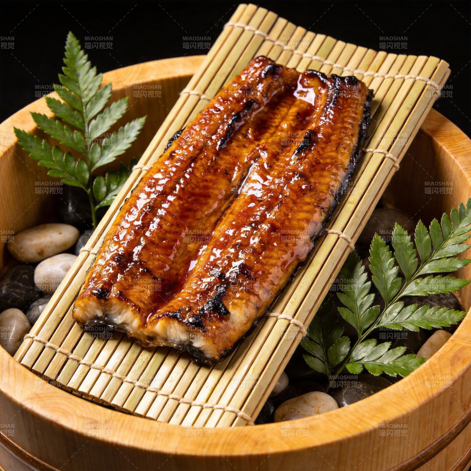 烤鳗鱼配竹席图片