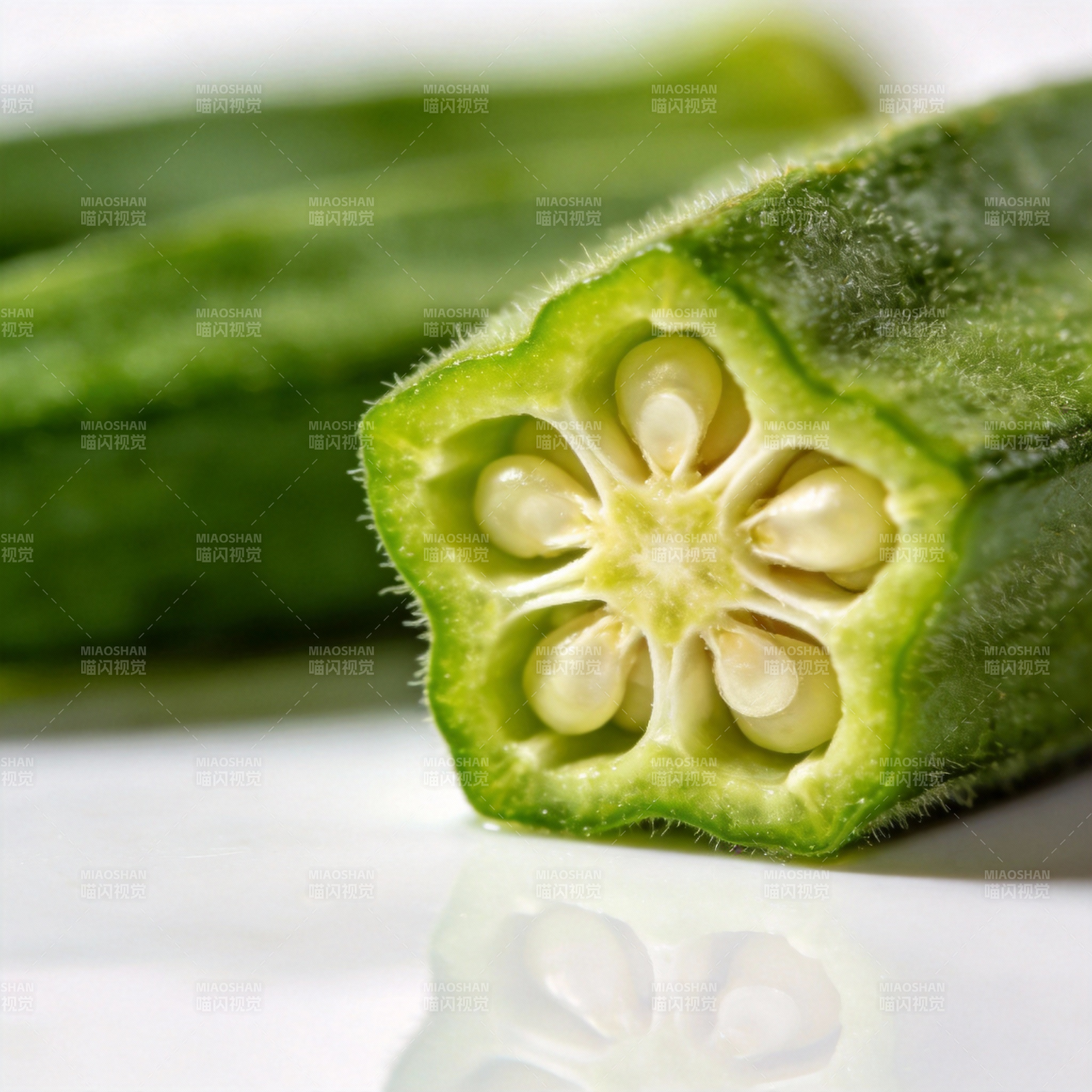 秋葵切面特写图片