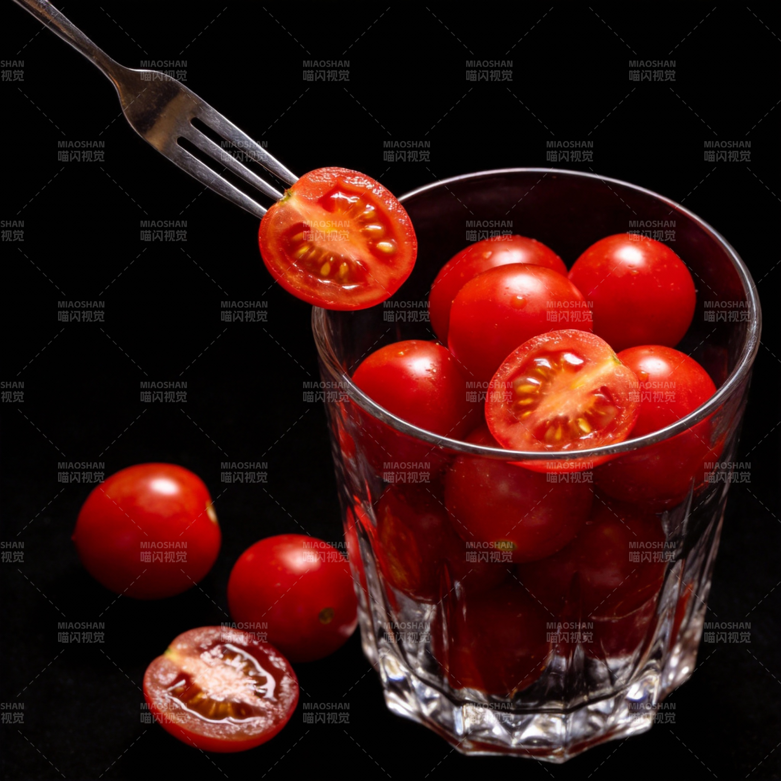 樱桃番茄与叉图片