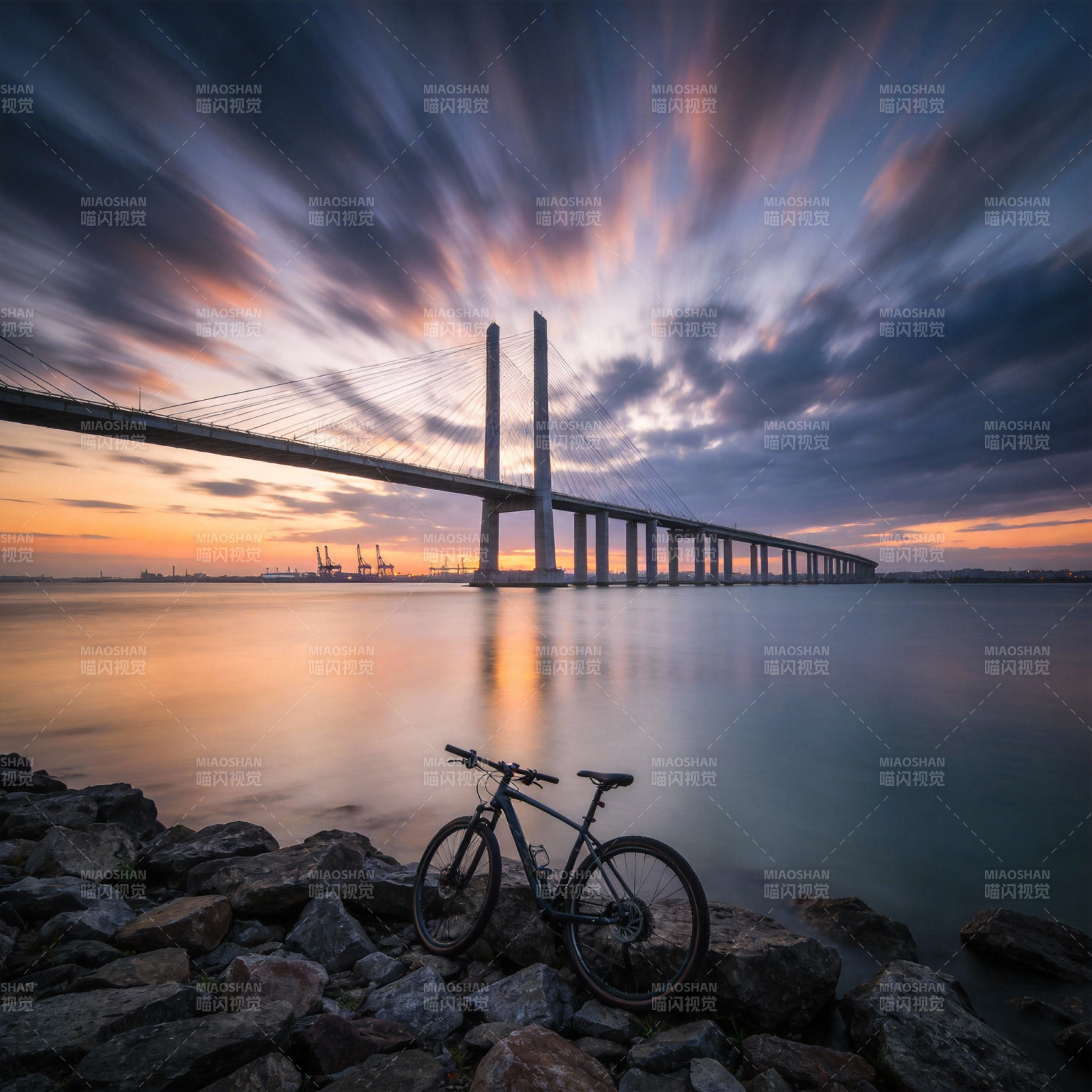 桥畔夕照骑行梦图片