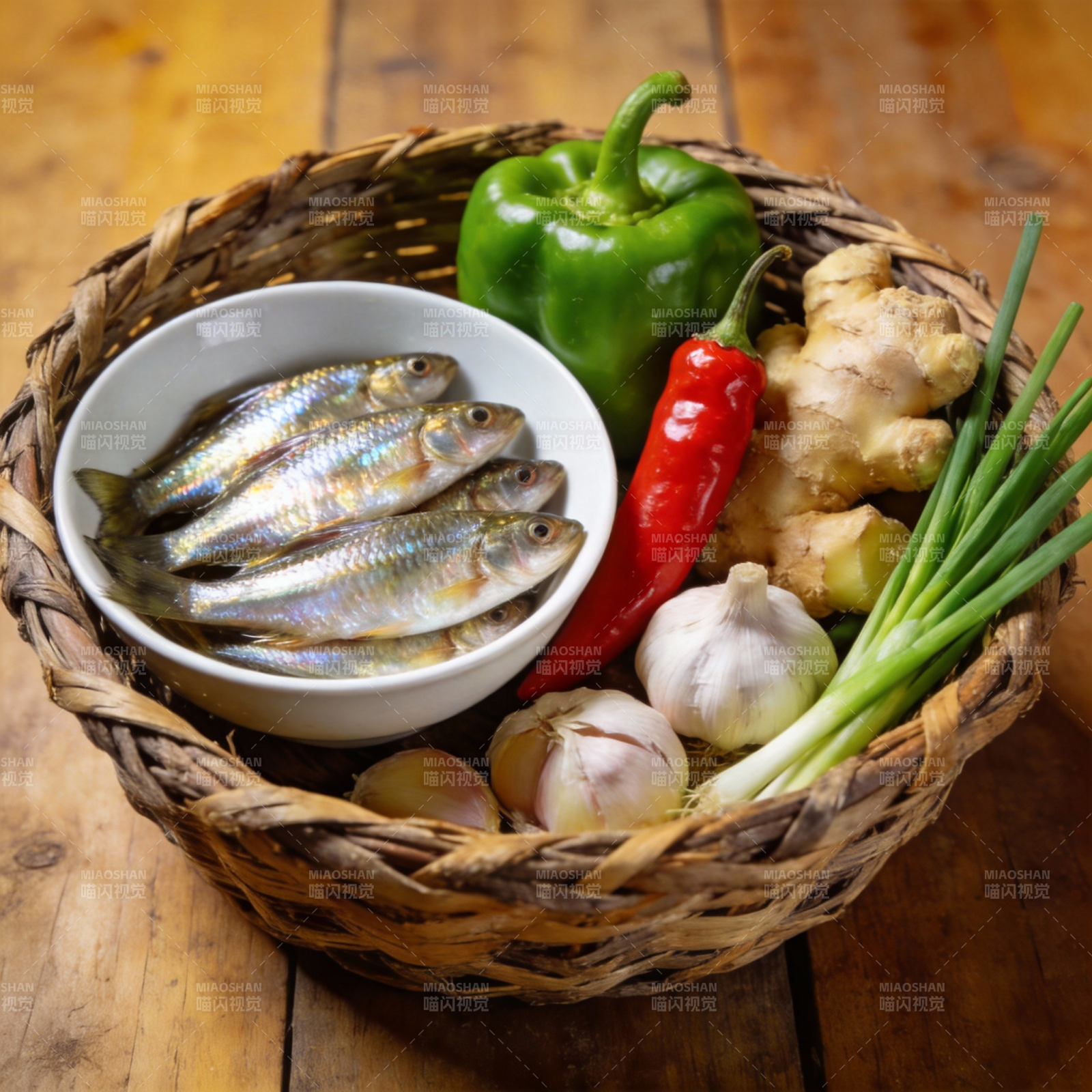 鲜鱼配菜篮图片