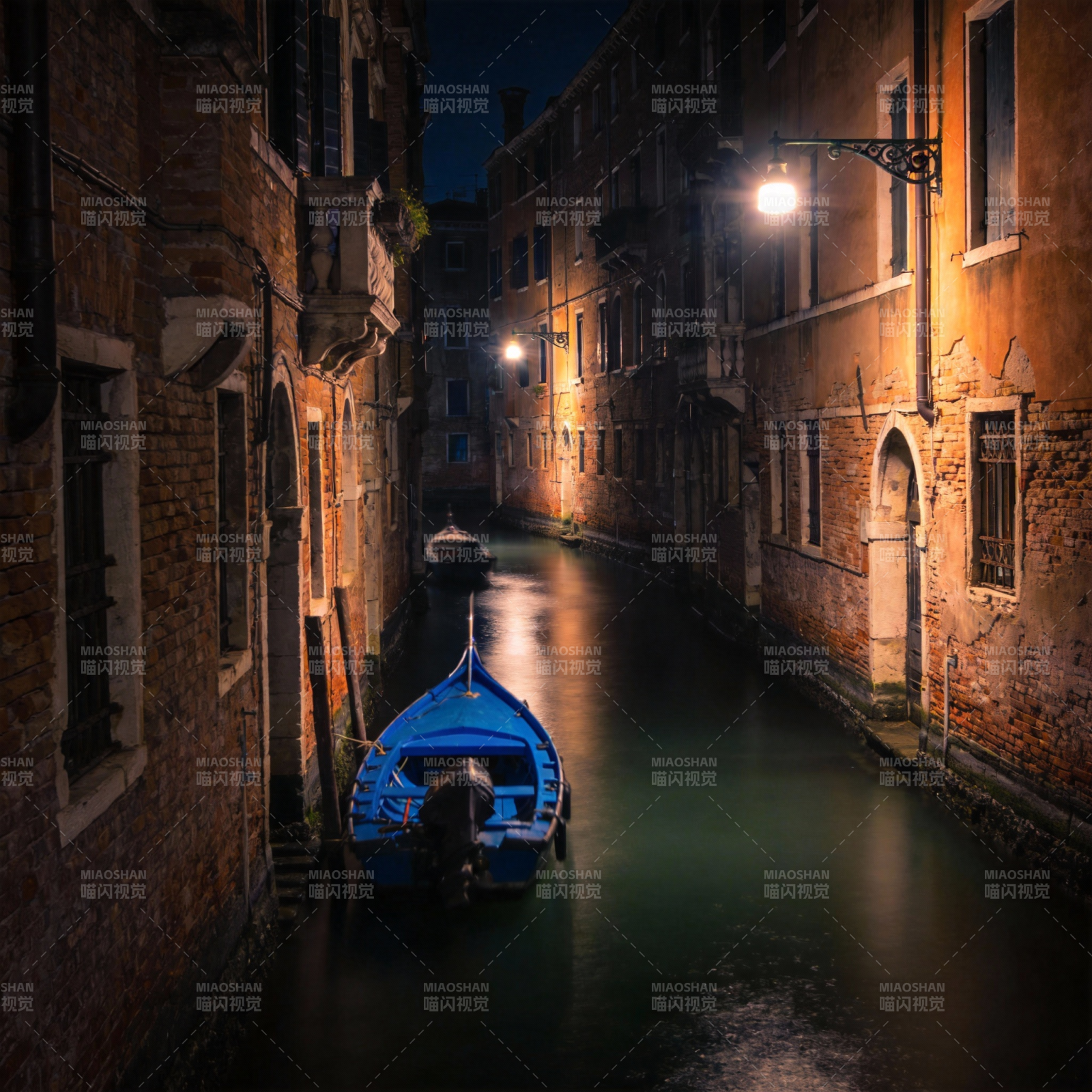 夜泊威尼斯水巷图片
