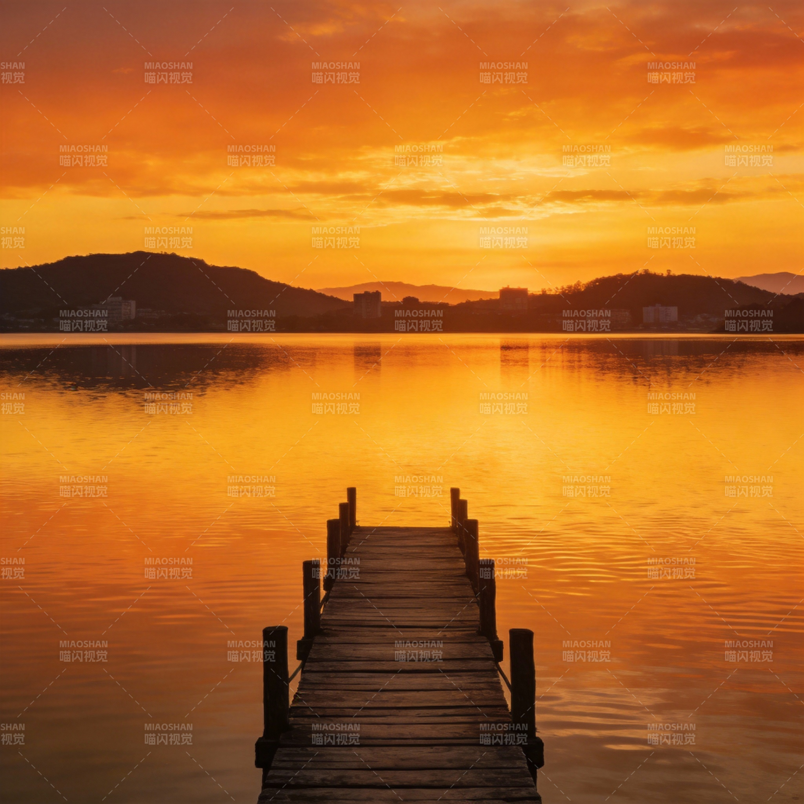 湖畔夕阳静谧美图片