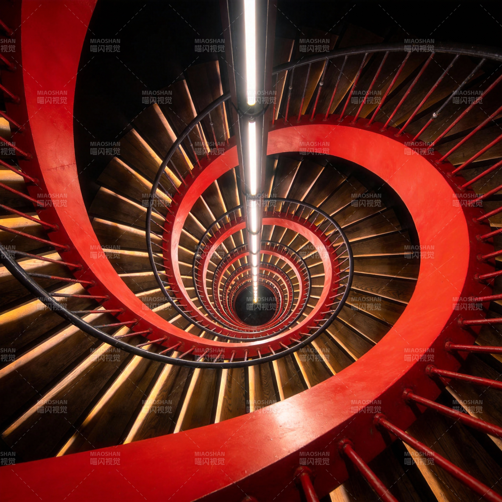 螺旋红梯图片