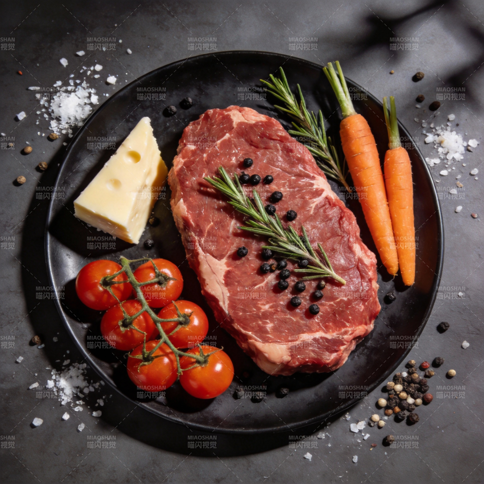 牛排配蔬菜香料图片